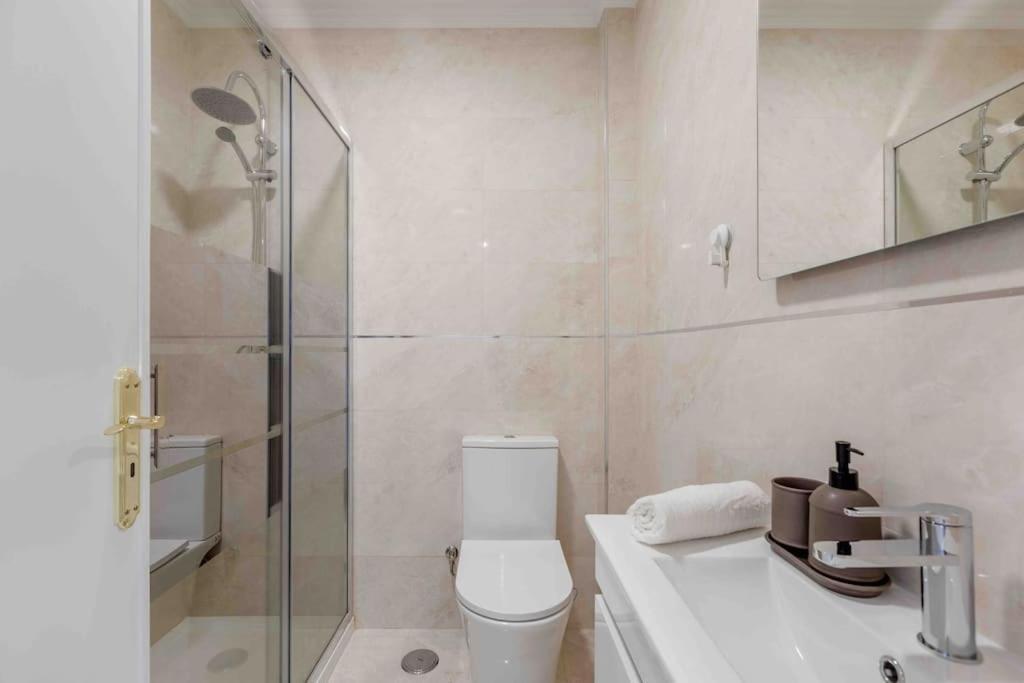 Lovely 3-Bedroom Condo W/ Free Parking On Premises Queluz Dış mekan fotoğraf