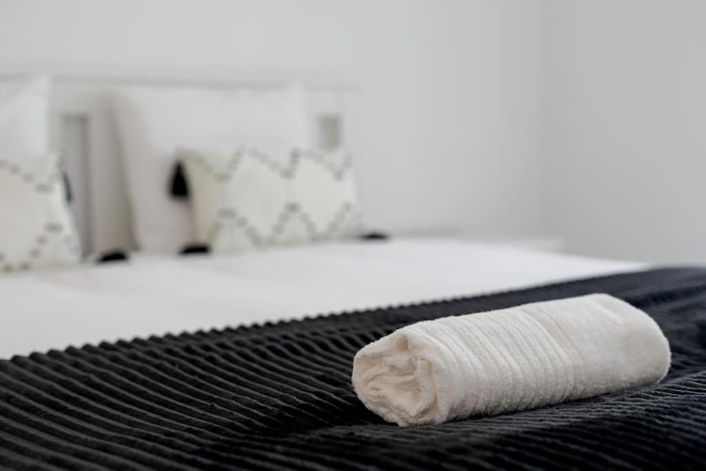 Lovely 3-Bedroom Condo W/ Free Parking On Premises Queluz Dış mekan fotoğraf