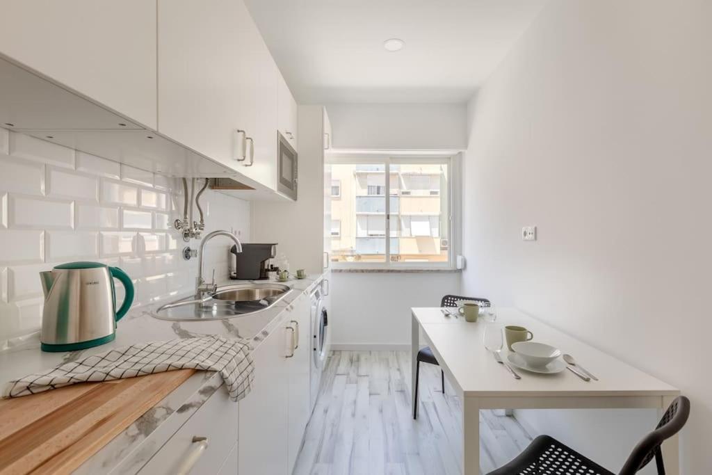 Lovely 3-Bedroom Condo W/ Free Parking On Premises Queluz Dış mekan fotoğraf