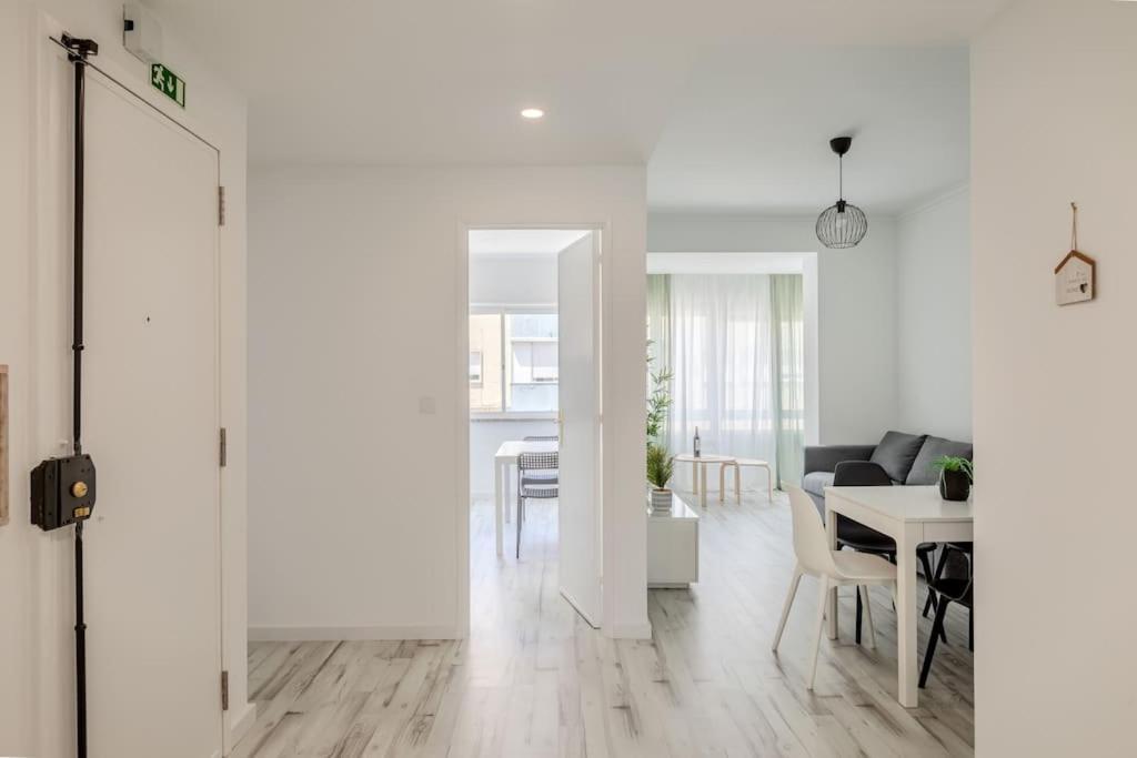 Lovely 3-Bedroom Condo W/ Free Parking On Premises Queluz Dış mekan fotoğraf
