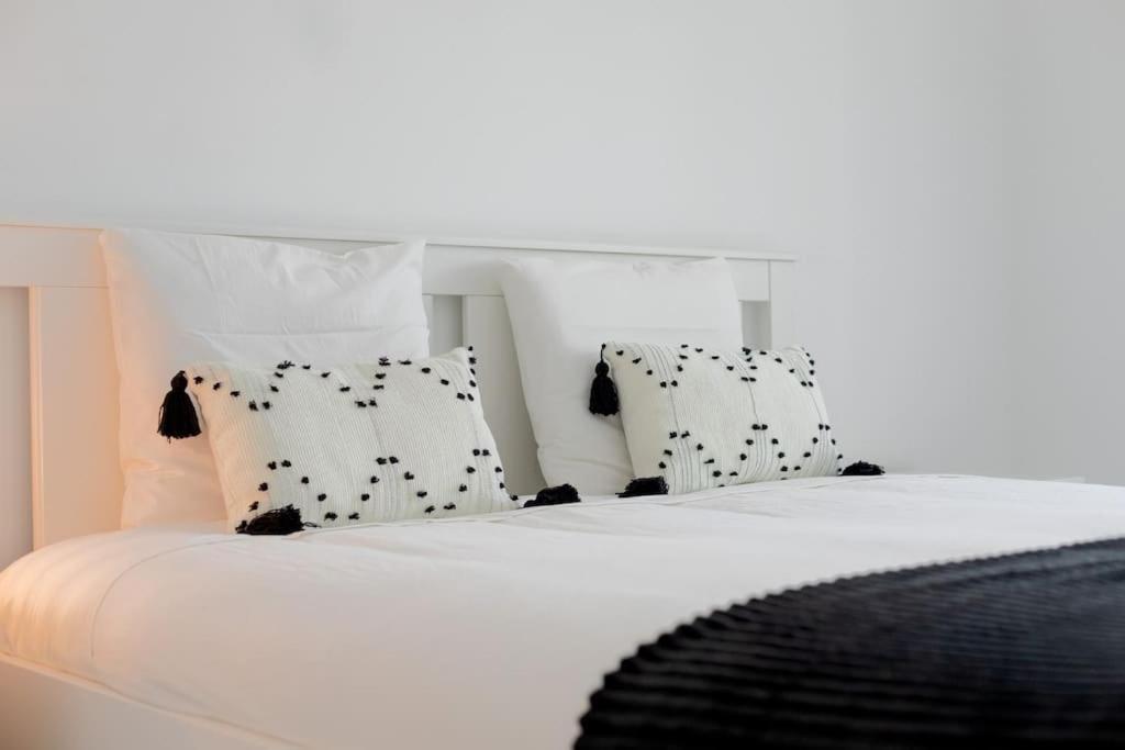 Lovely 3-Bedroom Condo W/ Free Parking On Premises Queluz Dış mekan fotoğraf