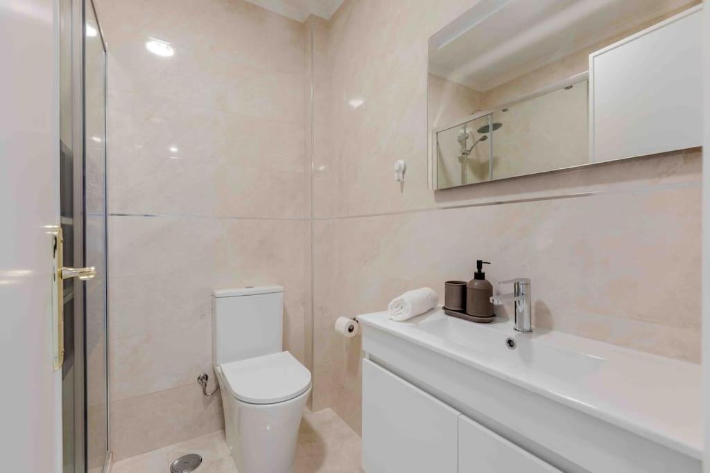Lovely 3-Bedroom Condo W/ Free Parking On Premises Queluz Dış mekan fotoğraf