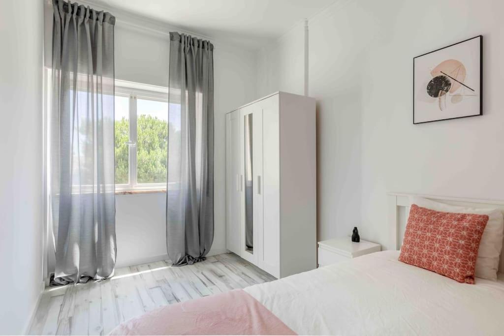 Lovely 3-Bedroom Condo W/ Free Parking On Premises Queluz Dış mekan fotoğraf