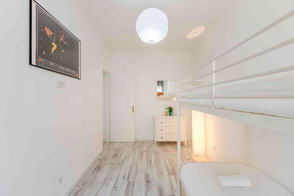 Lovely 3-Bedroom Condo W/ Free Parking On Premises Queluz Dış mekan fotoğraf