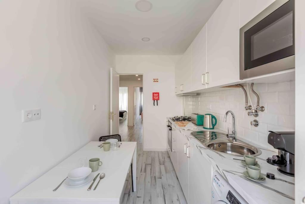Lovely 3-Bedroom Condo W/ Free Parking On Premises Queluz Dış mekan fotoğraf