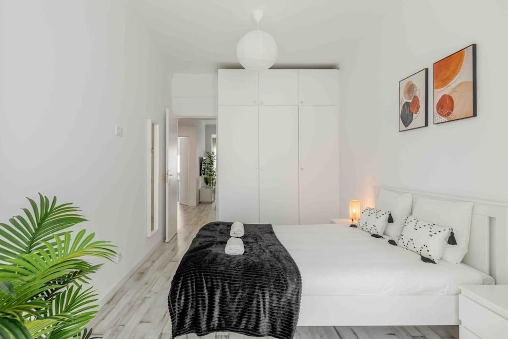 Lovely 3-Bedroom Condo W/ Free Parking On Premises Queluz Dış mekan fotoğraf